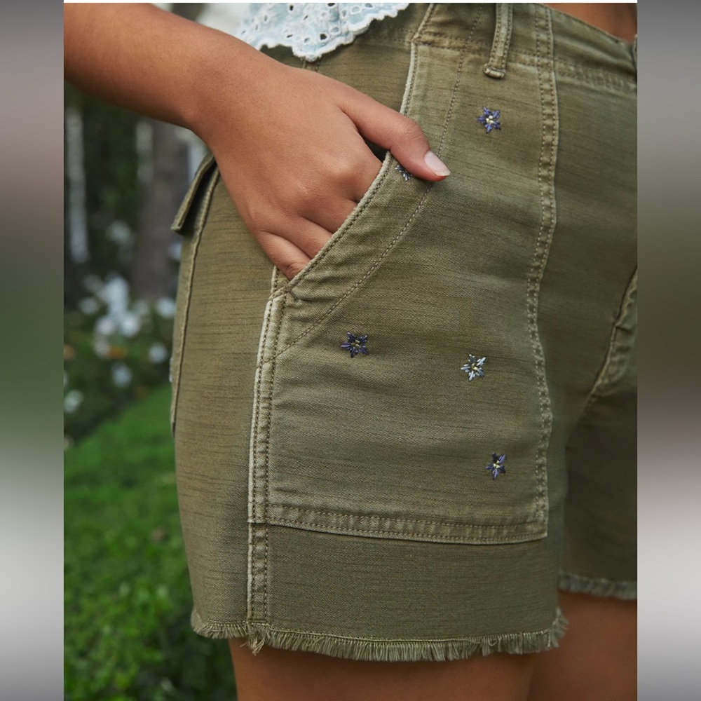 AE Stretch 90s High-Waisted Boyfriend Shorts in Size 4